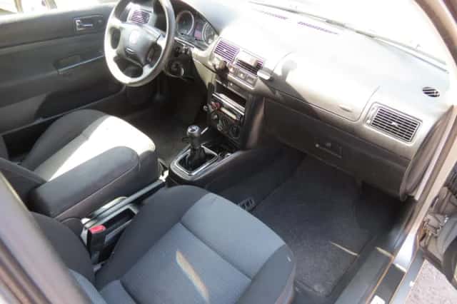 Volkswagen Golf (2003) thumbnail 3