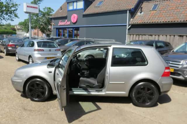 Volkswagen Golf (2003) thumbnail 5