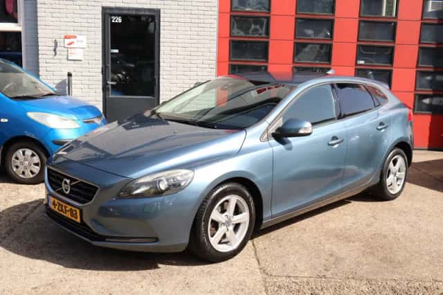 Volvo V40 (2014) thumbnail 1