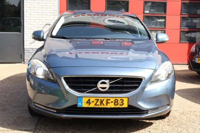 Volvo V40 (2014) thumbnail 2