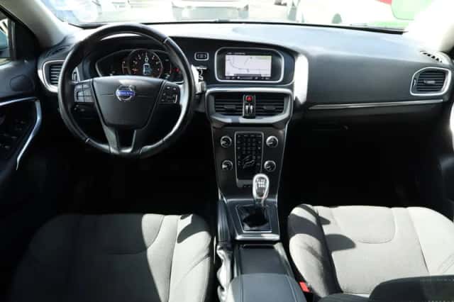 Volvo V40 (2014) thumbnail 3