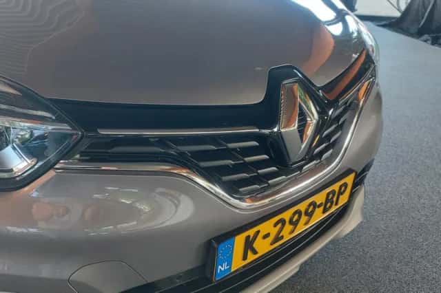 Renault Captur (2019) thumbnail 2