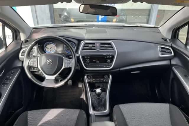 Suzuki S-Cross (2016) thumbnail 2