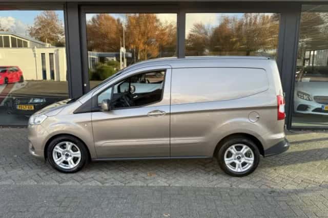 Ford Transit Courier (2020) thumbnail 3