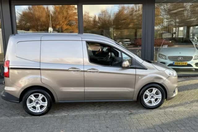 Ford Transit Courier (2020) thumbnail 5