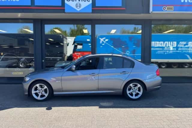 BMW 3-Serie (2010) thumbnail 3