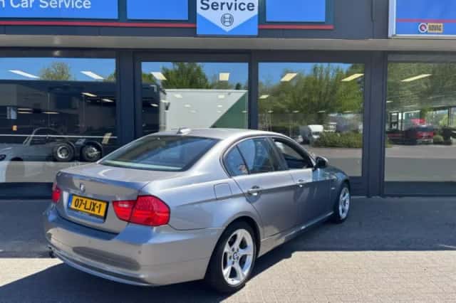 BMW 3-Serie (2010) thumbnail 5