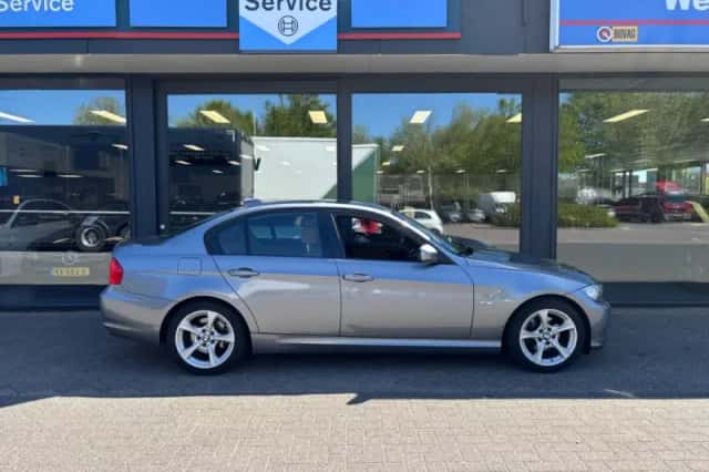 BMW 3-Serie (2010) thumbnail 6