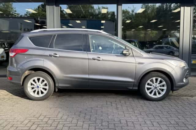 Ford Kuga (2014) thumbnail 6