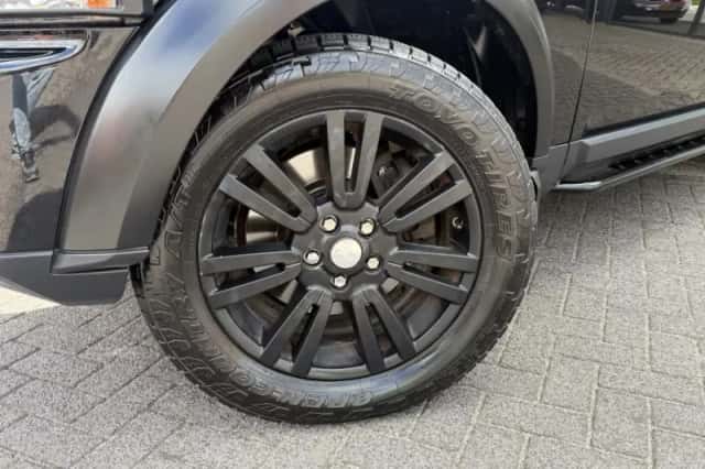 Land Rover Discovery (2009) thumbnail 3