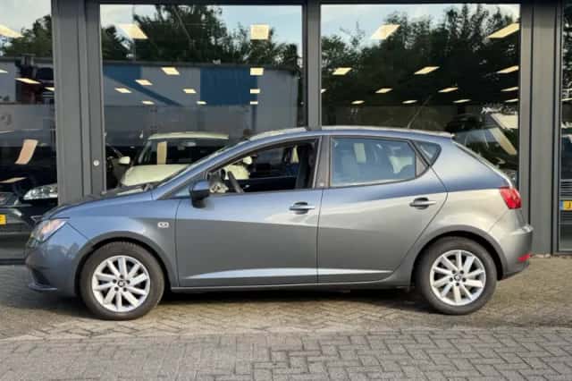 SEAT Ibiza (2017) thumbnail 4