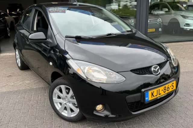 Mazda 2 (2009) thumbnail 2