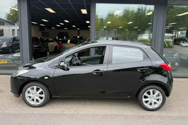 Mazda 2 (2009) thumbnail 3