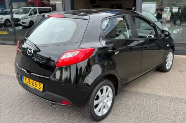 Mazda 2 (2009) thumbnail 4
