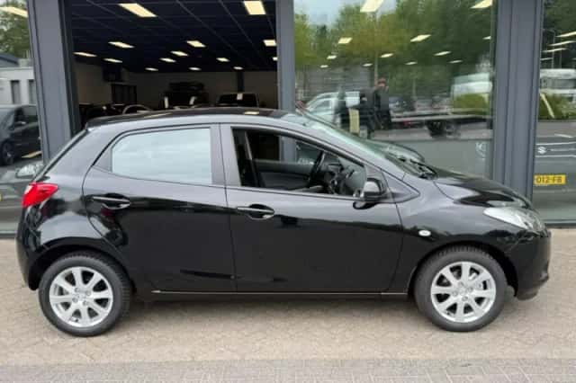 Mazda 2 (2009) thumbnail 5