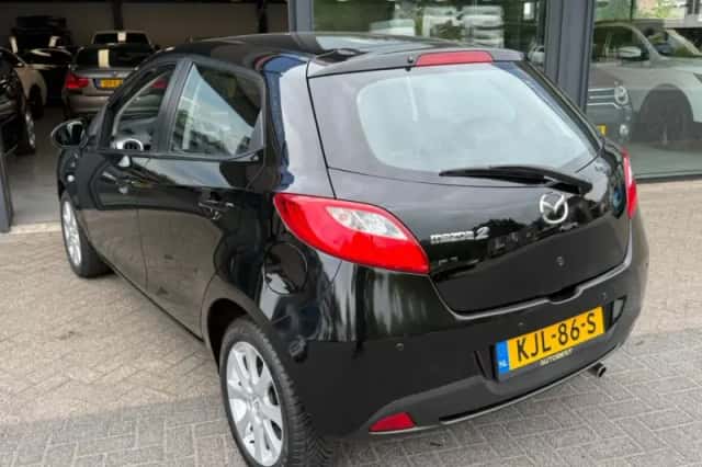 Mazda 2 (2009) thumbnail 6