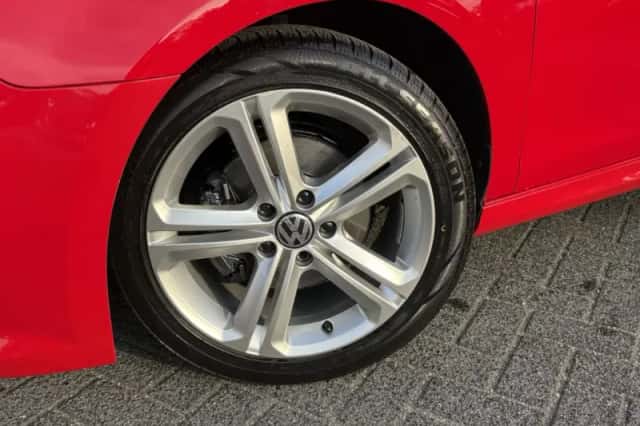 Volkswagen Golf (2011) thumbnail 2