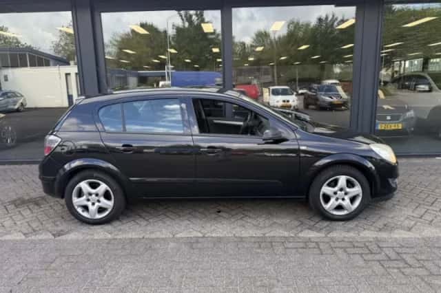 Opel Astra (2007) thumbnail 4