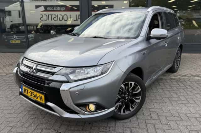 Mitsubishi Outlander (2015) thumbnail 1