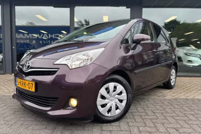 Toyota Verso S (2013) thumbnail 3
