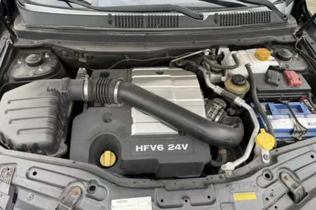 Chevrolet Captiva (2008) thumbnail 3