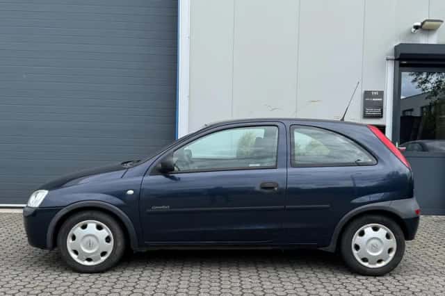 Opel Corsa (2001) thumbnail 3