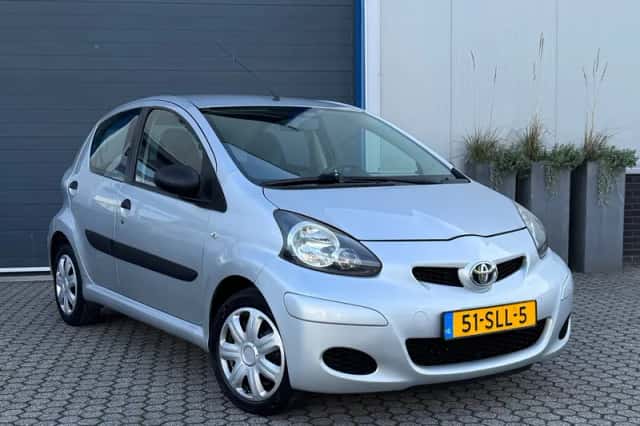 Toyota Aygo (2011) thumbnail 1