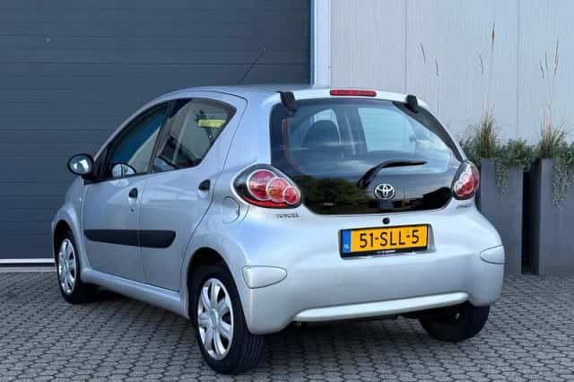 Toyota Aygo (2011) thumbnail 2