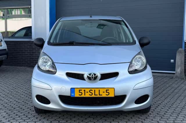 Toyota Aygo (2011) thumbnail 4