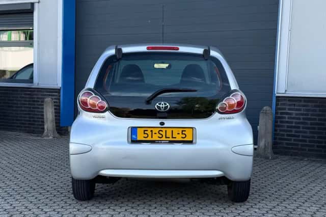 Toyota Aygo (2011) thumbnail 5