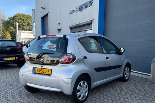Toyota Aygo (2011) thumbnail 6