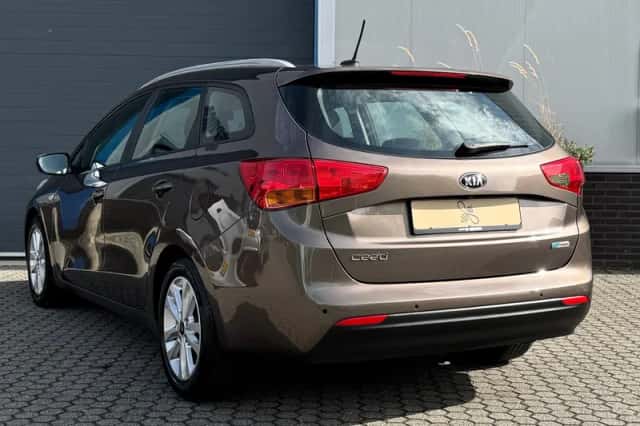 Kia Ceed (2016) thumbnail 2