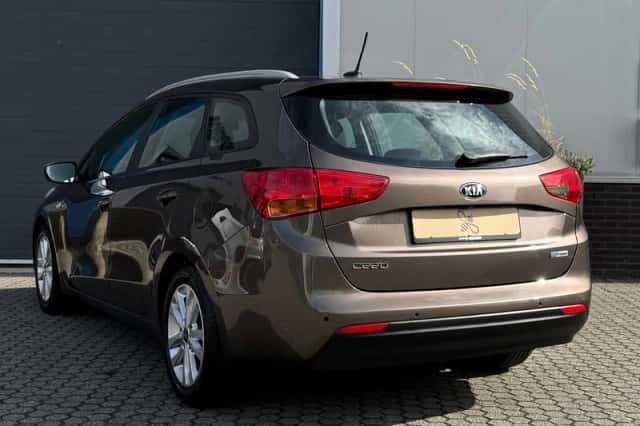Kia Ceed (2016) thumbnail 5