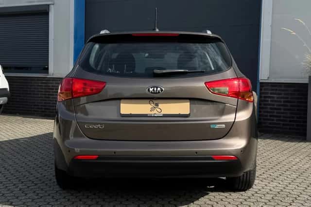 Kia Ceed (2016) thumbnail 6