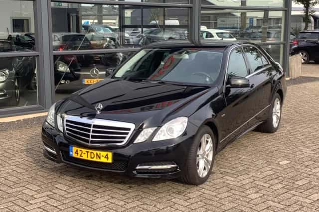 Mercedes-Benz E-Klasse (2012) thumbnail 2