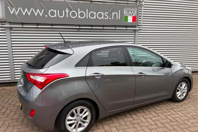 Hyundai i30 (2015) thumbnail 3