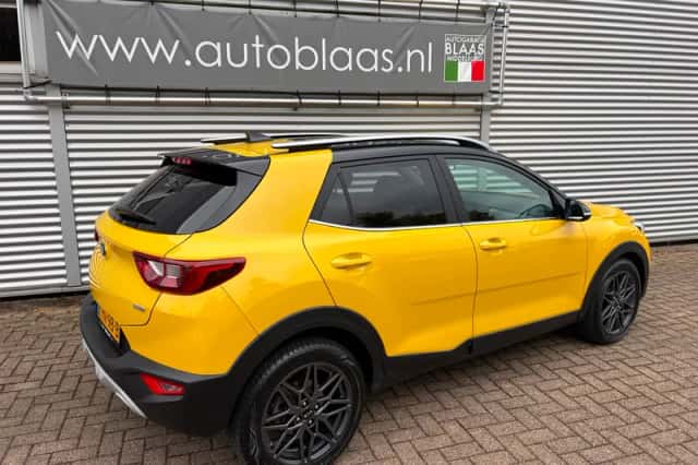 Kia Stonic (2019) thumbnail 3