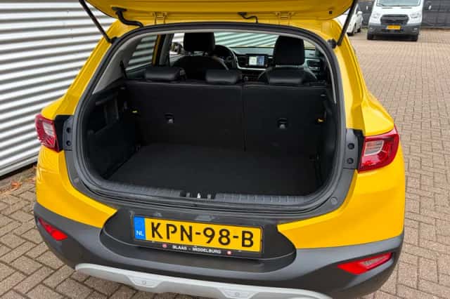 Kia Stonic (2019) thumbnail 4