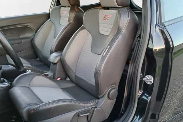 Ford Fiesta (2015) thumbnail 2