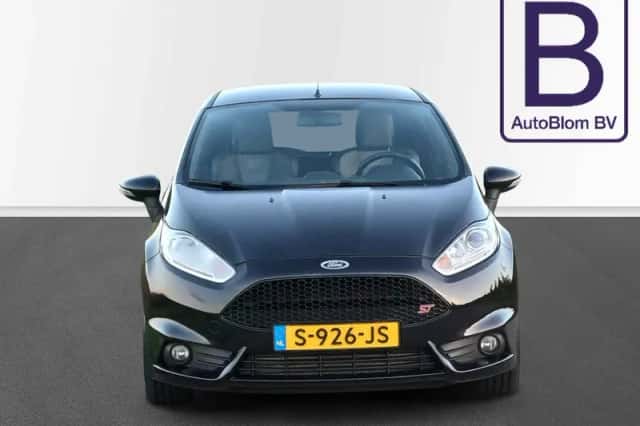 Ford Fiesta (2015) thumbnail 4