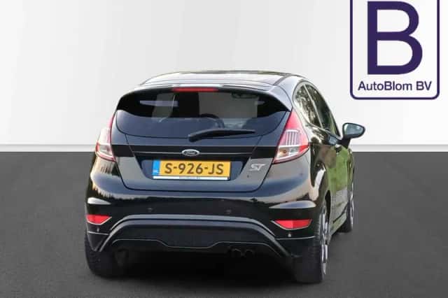 Ford Fiesta (2015) thumbnail 6