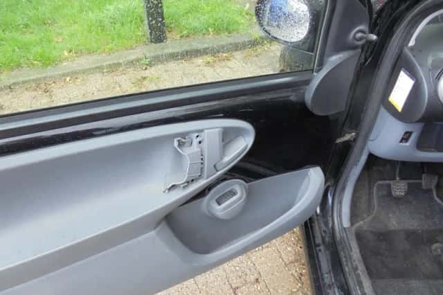 Toyota Aygo (2009) thumbnail 5