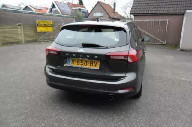 Ford Focus (2022) thumbnail 2