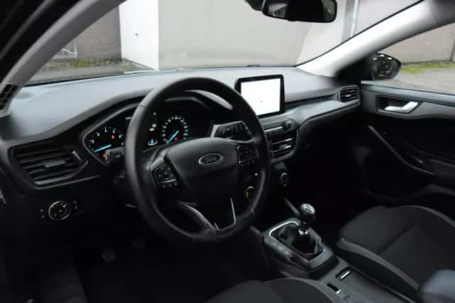 Ford Focus (2022) thumbnail 3
