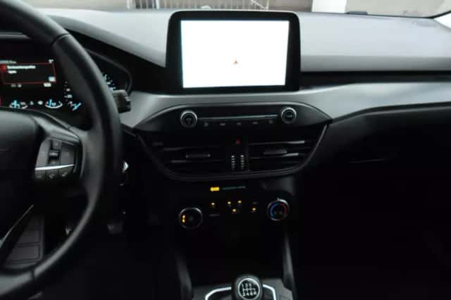 Ford Focus (2022) thumbnail 4