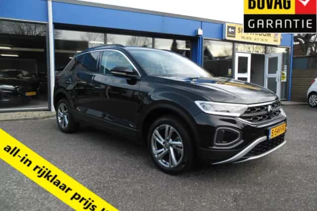 Volkswagen T-Roc (2023) thumbnail 1