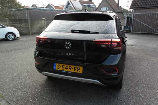 Volkswagen T-Roc (2023) thumbnail 2