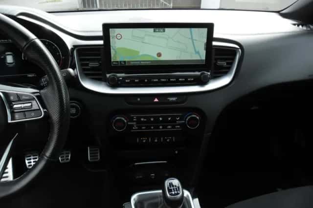 Kia ProCeed (2020) thumbnail 4
