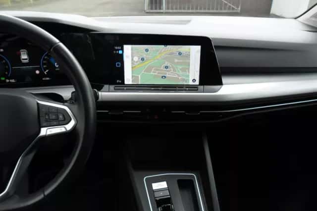 Volkswagen Golf (2023) thumbnail 4