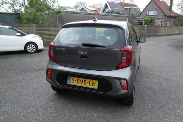 Kia Picanto (2023) thumbnail 2